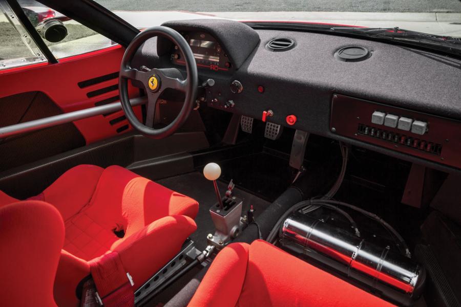 Интерьер Ferrari F40 LM by Michelotto 1988 года  (фото 7 из 51)